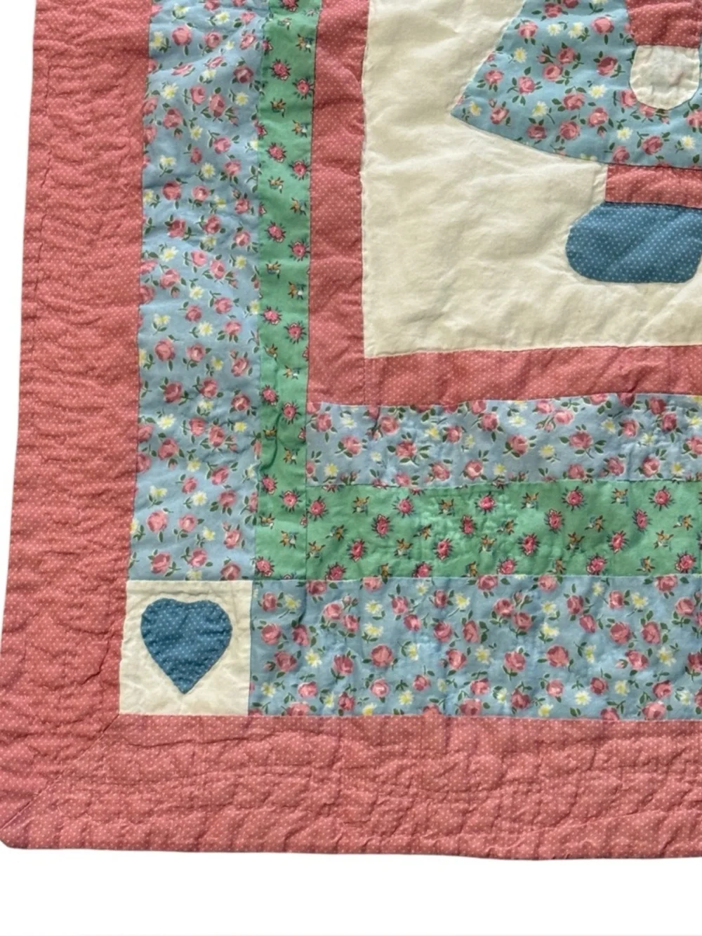 Vintage Britannica Sun Bonnet Sue Wall Hanging or Crib Quilt 28” x 38”